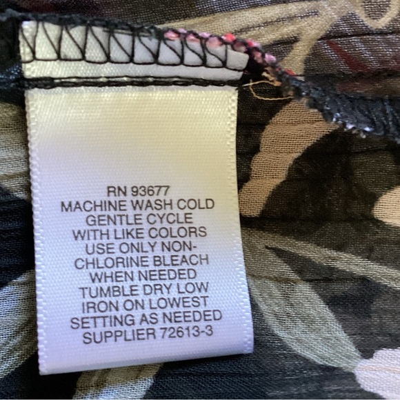 Liz Claiborne Floral Cold Shoulder Top Blouse 
Size XXL BLACK& Pink Ruffles - Picture 7 of 8